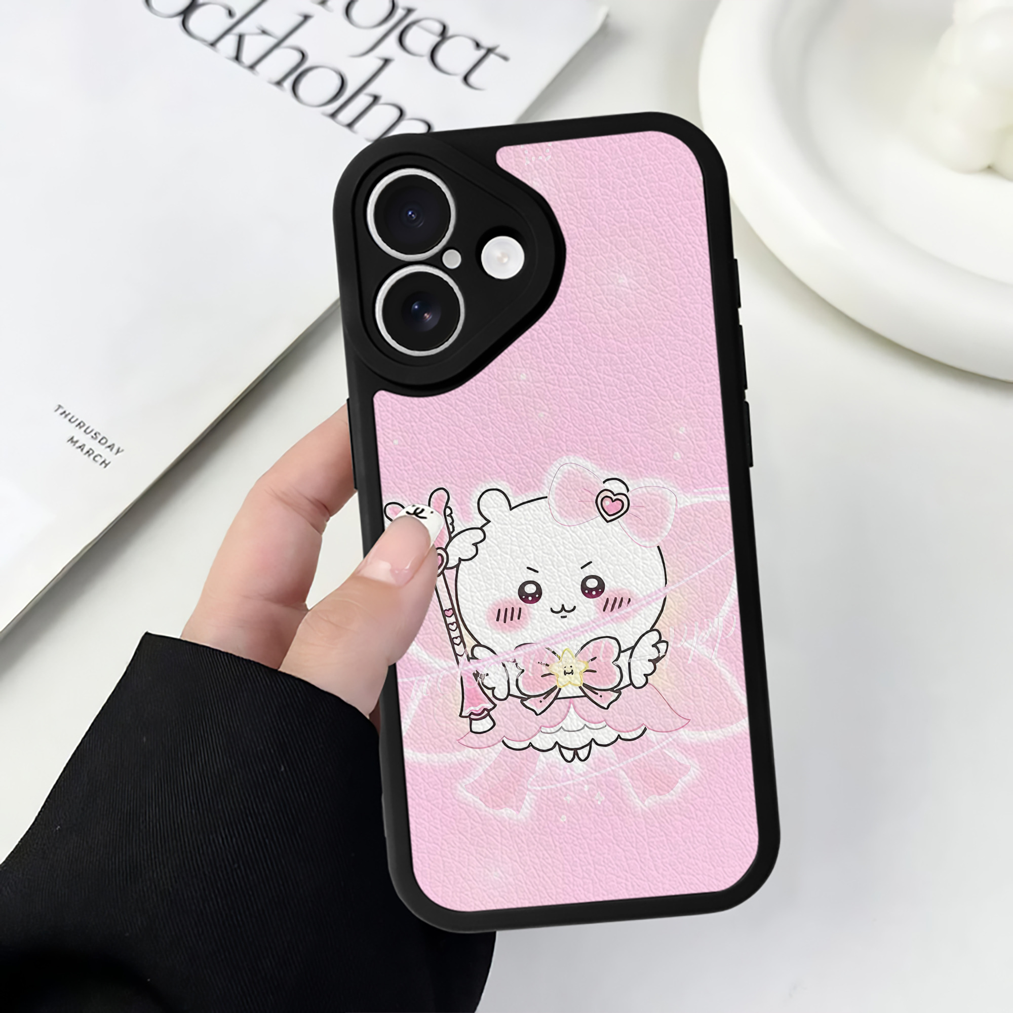 （画像用） ちいかわ Chii-kawa 【iPhone 16シリーズ対応】シリコンスマホケース（レザー調） 材質：シリコン